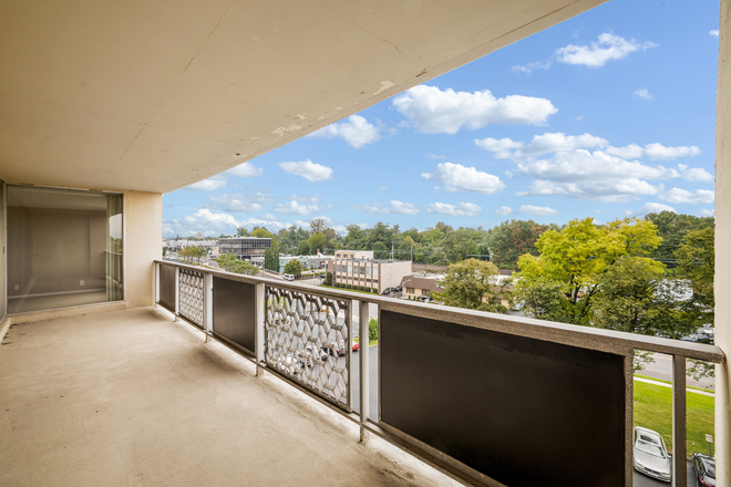 Balcony - Wynnewood House