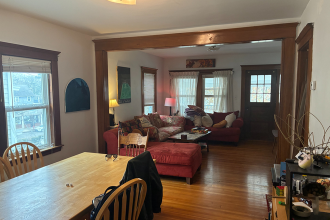 Dining/Living Room - Beautiful $1000 Summer Sublet Jun 1-Aug 31 Duplex