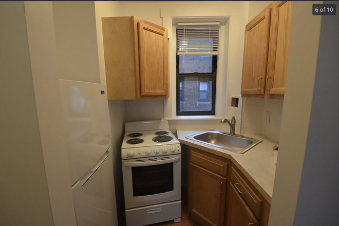 kitchen - St Stephen St apartment super close to campus