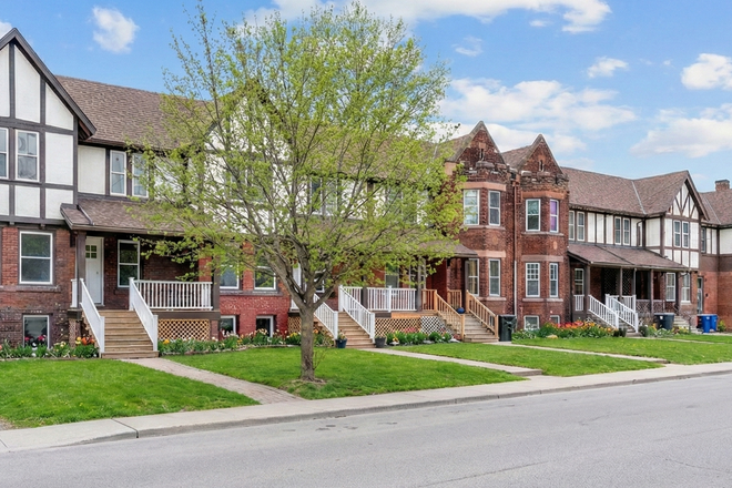 Front - 4BR/2BA Fully Renovated Townhouse-Everything New, Steps to Campus