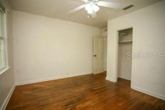 3:1 bedroom 1 - 3 bed 1 bath and 1 bed 1 bath 8 blocks to stadium
