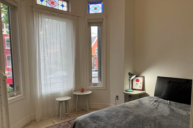 Bedroom - Newly Renovated 3 Bed 1 Bath Apartment FURNISHED