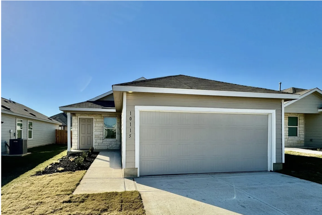 Outside Front View - VIDA 3 bdrm, 2 bath house, Close to Campus and  VIDA Community Amenities