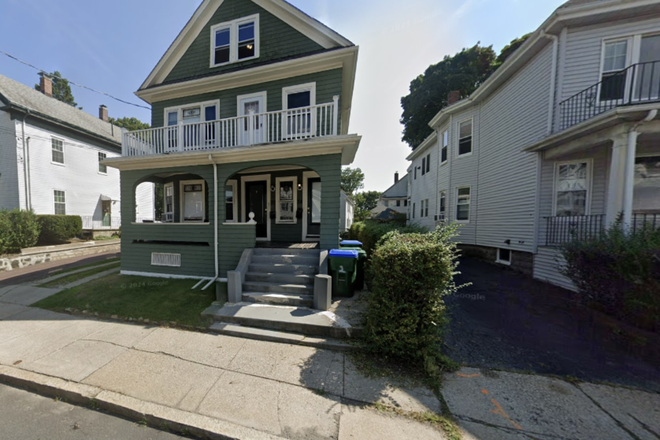 1 - 3 Bed/1 Bath Fantastic location close to Tufts! NO BROKER FEE! Apartments