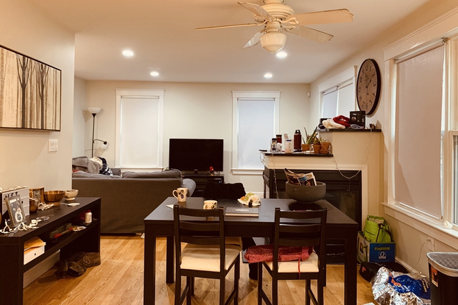 living - BEAUTIFUL 5 BED, IN-UNIT LAUNDRY!! 9/1/26! Apartments