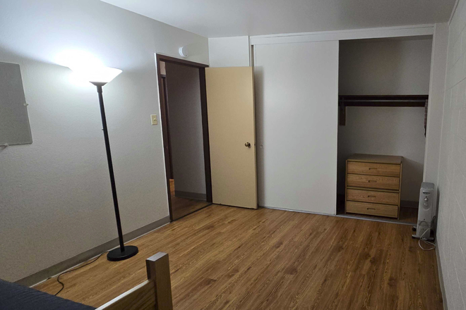 Bedroom - CU Graduate housing : Smiley Court 2 bed 1 bath apartment