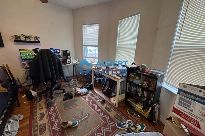 Bedroom #3 - Cheap 3 bedroom on Haskell Street Near Campus!!