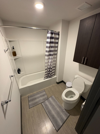 Private Bathroom - Lightview Sublet (May 01 - August 31)