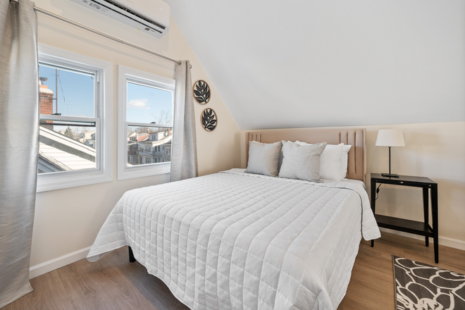 Queen Bed - Large Furnished Studio close to Campus, Walk To Seton Hall, Utilities Included Apartments