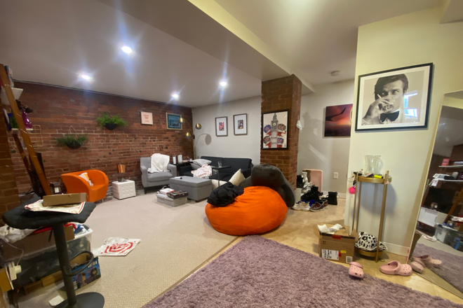 1 - 2 bedroom on Gainsborough St with a LIVING ROOM, in unit laundry, and AC, private patio Apartments