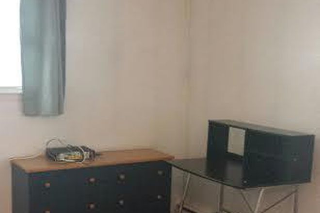 Bedroom for (1)  Shared kitchen & bath - Private bedroom available, one block from Hofstra House