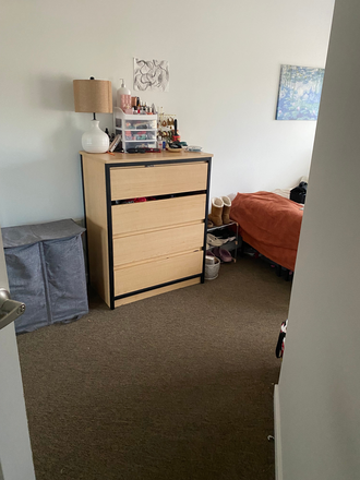 Spacious entry - South Campus Commons 6 Lease Transfer (Corner Bedroom, 2 Windows) Apartments