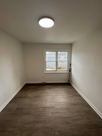 Bedroom - Room for Rent in Ashleyville - 6 minutes to MUSC! House