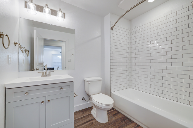 Bathroom - Newly Renovated 4 bed/2 bath Apartments Units