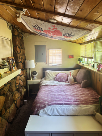 Bedroom - House super close to campus (10-15 min walk)