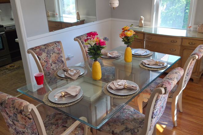 Dining Room - 3BR/1BA Townhome Near Towson University (Entire Unit)