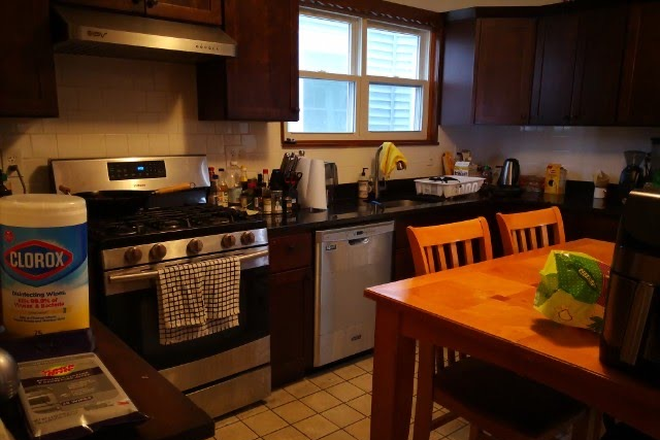 KITCHEN - KENDALL SQ 4 BED  2 BATH  HARDWICK ST 09/01 MIT Apartments