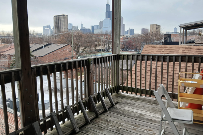 Balcony - Sublease ( 8 min walk to East Campus) Apartments