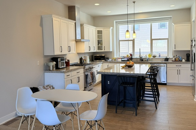 Kitchen - 3 br 3.5 bath Luxury Townhome