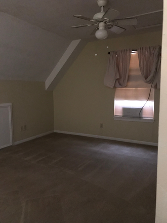 bedroom (loft style). Window unit to supplement central A/C. Queen bed and headboard included in apartment. - 1 BD Garage Apt. Close to Rice 6/1 or 7/1. $1399. Rice-retiree owned. Partially furnished