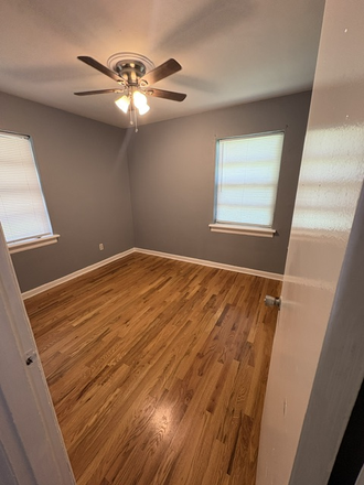 Bedroom - Charming 2-Bedroom, 1-Bath Apartment for Rent in Richmond Heights