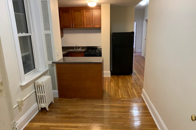 Call NOW for showings! 617-236-8600 - BEACON ST - *NO FEE* 2BR SPLIT FOR 3 PPL AVAIL *9/1/2025* W/ LNDRY IN BLDNG, H&HW INC, REAR DECK! Apartments