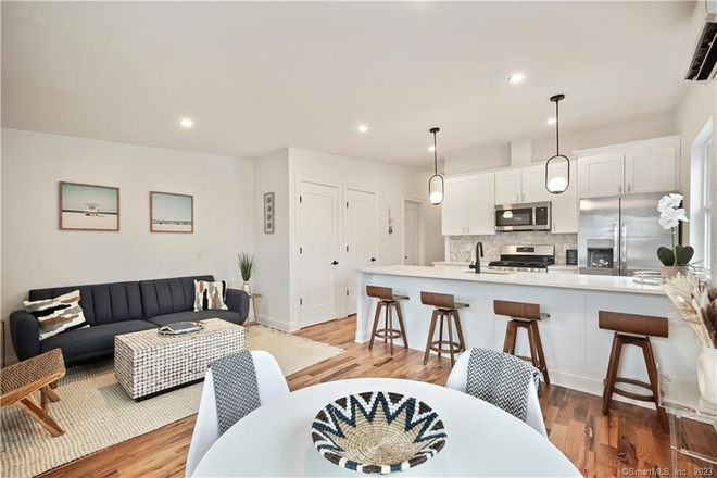 Living Space - Stunning New Luxury Property,  4 minutes from UConn Stamford Campus