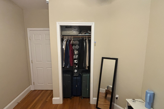 Room - 30 Moreland St (Ideal for International & Graduate Students) Townhome