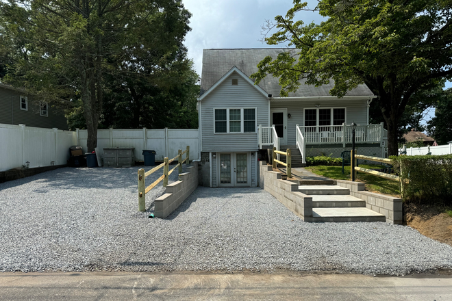 Single family home, Three full size bedrooms, two bathrooms, Open kitchen =, Great room, Living room, Washer and drier - 6 Milburn Rd - Three Bedroom House