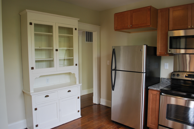 Kitchen with built-ins and large walk-in pantry - Large Duplex close to campus Duplex