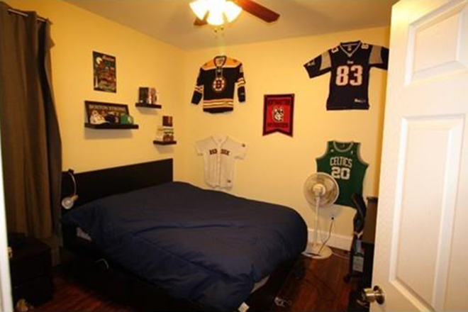 ... - PRIME MISSION HILL LOCATION - 6 BEDS Duplex