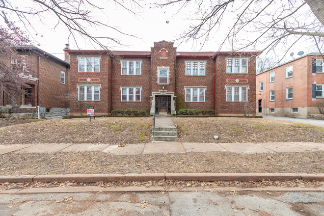 Outside street view - 7234 Amherst Avenue 1w University City, MO 63130