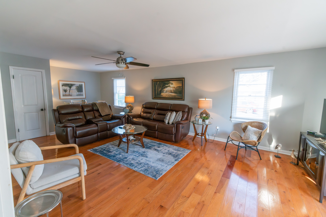 TV room - Looking for the perfect home base in Charleston?