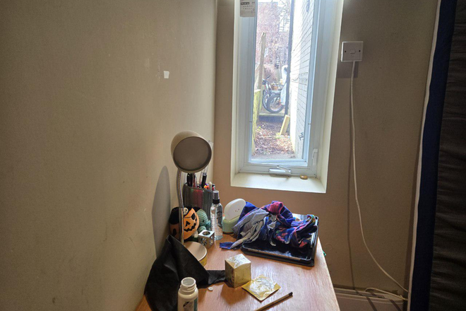 Window and desk in bedroom - 1 Furnished Bedroom with Laundry, all utilities included, May-August Sublet