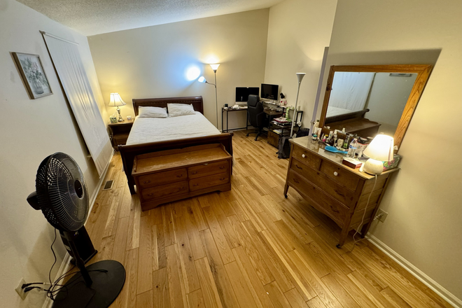 Bedroom - Fully furnished two-floor house / Spacious 2 bedroom , 2.5 bath