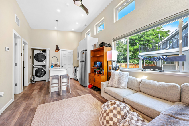 Photo - 1946 Grove St Apartments