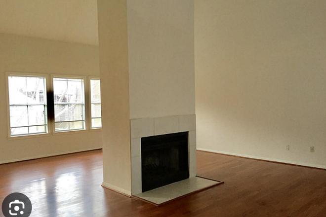 Living area - Seeking Roommate for Beautiful Townhome in Highly Desirable Montrose area close to Rice Campus