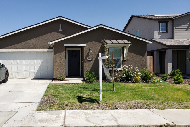 Front view - Three rooms in new 4 BR, 3 Bath home, close to campus and bus routes