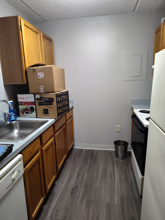 Kitchen - Harbor Point Apartments, close to campus