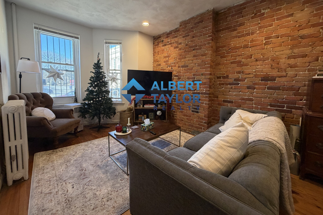 Living Area - ONE SHOW ALERT! Rare-to-market 3 bed 2 bath in SYMPHONY!! Apartments