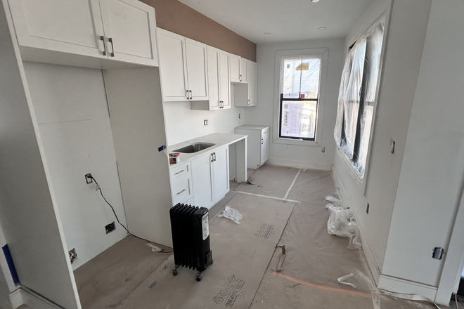 living - BEUATIFULLY RENOVATED 3 BED, IN-UNIT LAUNDRY, NO BROKER FEE!! 8/1/26! Apartments