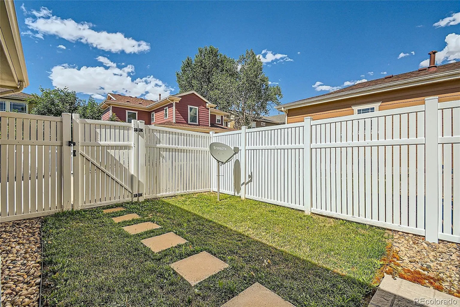 Backyard - *Upscale Housing For Students & Young Medical Professionals* Townhome