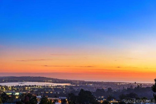 Amazing Views From Entire Home - Amazing Ocean View Home Close To UCSD, Close Walk To Balboa Trolley Station, & Bike Path To UCSD !