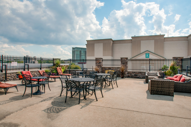 Shared balcony - Bristol on Broadway Studio Condo