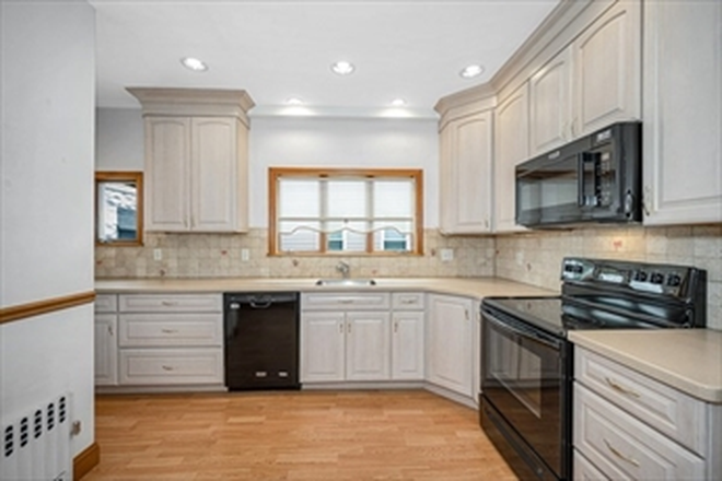 Kitchen - NO BROKER FEE - Updated 5-BR near campus + LR & DR + New A/C + 2 brand new bathrooms Apartments