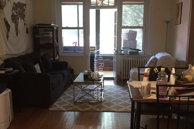 living/dining room - 2039 Commonwealth Ave #6