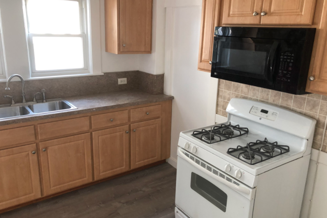 Call call or text Arezou at 617-584-7817 - Gorgeous 2 bed room unit in Watertown off Main Street!!! Apartments