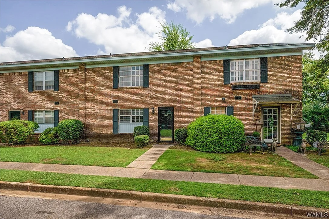 Street View - 3 Bedroom Townhouse (female!!)