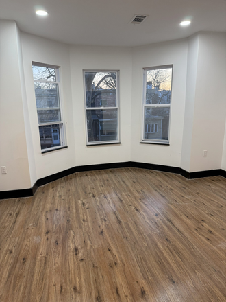 Mater Bedroom - Newly Renovated Home, Close to campus