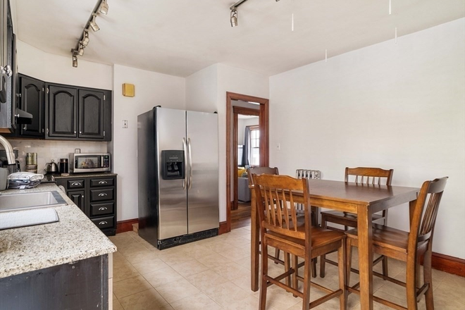 . - LOCATION!! Sun-Drenched 3 Bed / 1 Bath w/ LAUNDRY IN UNIT!! Available 6/1/26!! Apartments